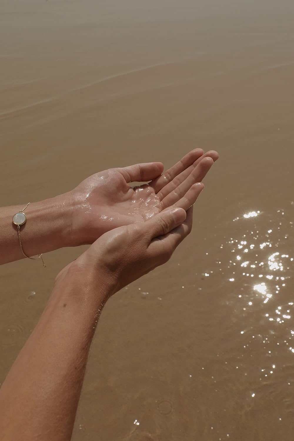 FINN & CO. White Sand Bath & Body Oil - Lightweight & Moisturizing Formula with Jojoba & Apricot Oils - Fast Absorbing, Paraben Free, Cruelty Free - Beach Inspired Fragrance | 8 oz