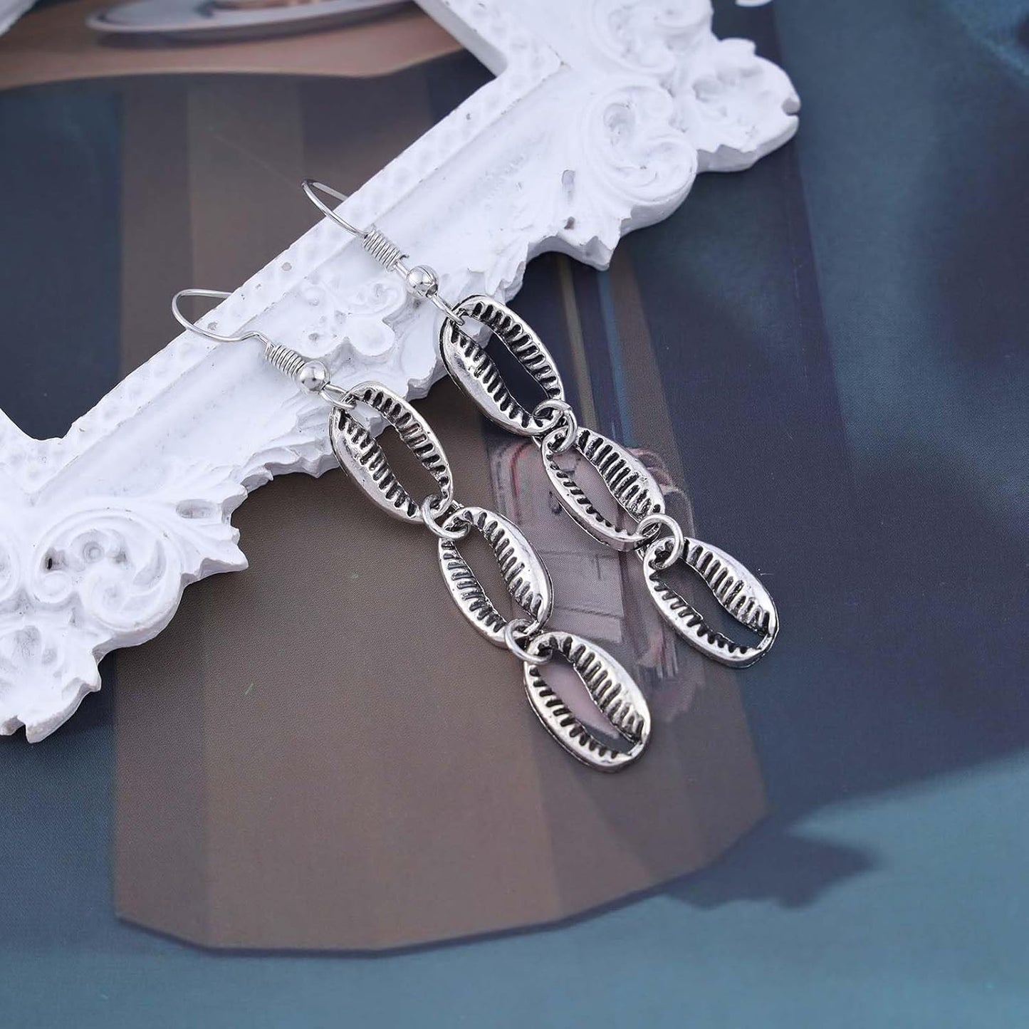 Boho Cowrie Shell Earrings Silver Shell Drop Earrings Vintage Sea Shell Earrings Long Metal Cowrie Earrings Jewelry for Women