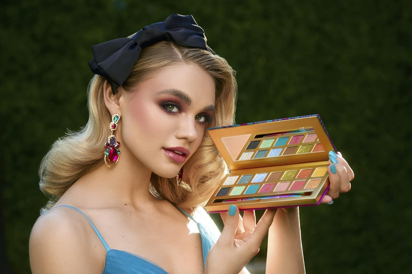 Sigma Beauty and Disney Eyeshadow Palette - Alice in Wonderland Eyeshadow Palette with 14 Hues - Matte, Shimmer and Metallic Eyeshadow Finishes - Highly Pigmented Eye Makeup Palette with Mirror
