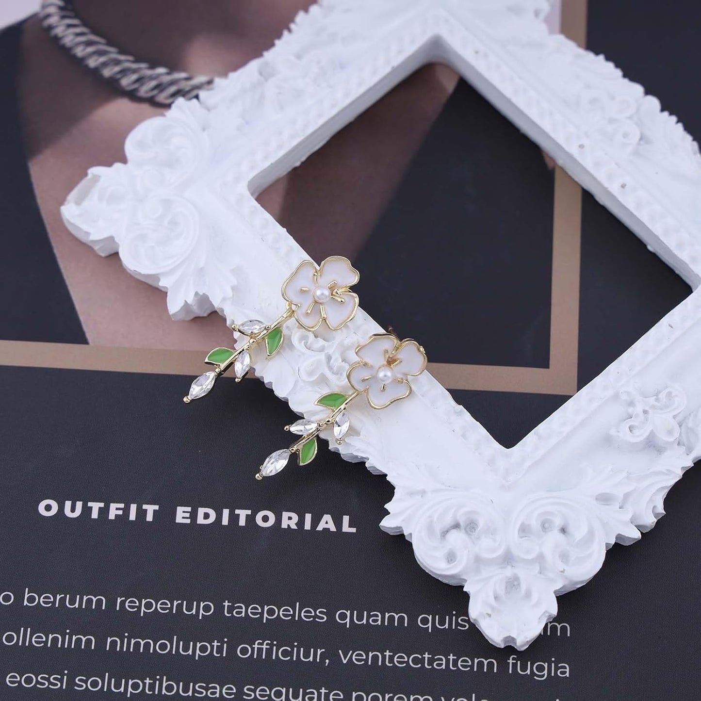 Vintage Pearl Flower Earrings Crystal Leaf Drop Earrings Gold Pearl Stud Earrings White Enamel Flower Earrings Jewelry for Women