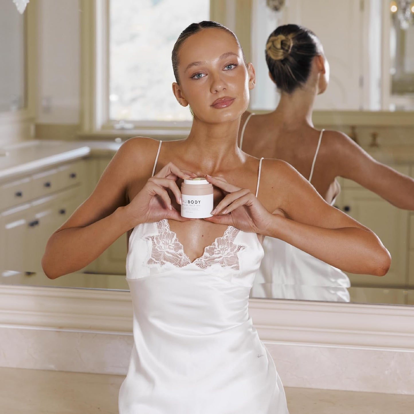 Bali Body Gradual Face Tan | Daily Facial Moisturizer for Natural Looking Gradual Bronze Glow | Anti-Aging, Hydrating Cream for All Skin Types | Vegan, Cruelty Free, Australian Made (50 ml/1.69 fl oz)