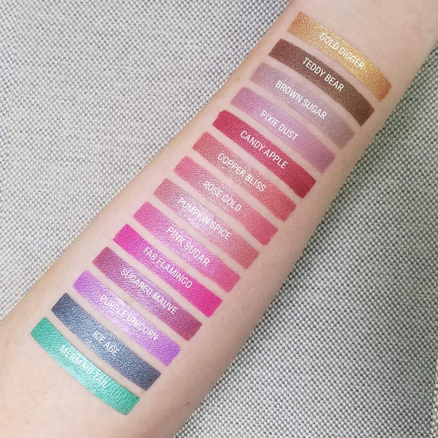 Aromi Sugared Mauve Metallic Liquid Lipstick, Purple Pink Lip Color with Shimmery Finish, Raspberry Mulberry Lipstick, Long-Lasting, Smudge Proof (Sugared Mauve)